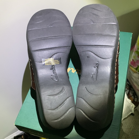 Clarks LEXI-CEDAR Vern Rouge Patent Leather Slip-On w/Cushioned Comfort Sz 7 - Picture 4 of 5